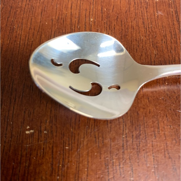 Meriden Silver Plate Co Slotted but spoon 5” - Picture 2 of 6